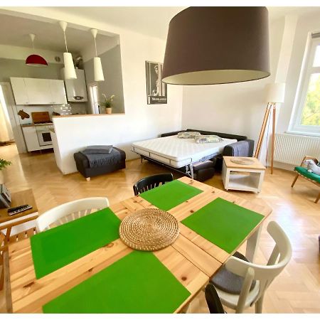 Central-Modern-Apartment Praga Esterno foto