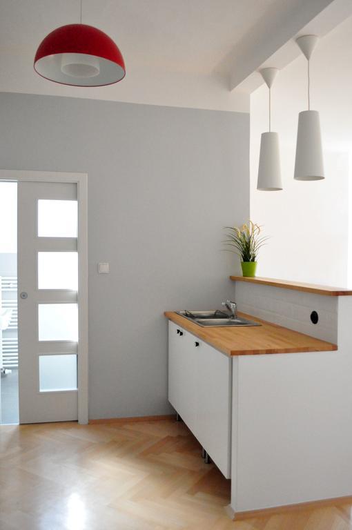Central-Modern-Apartment Praga Esterno foto