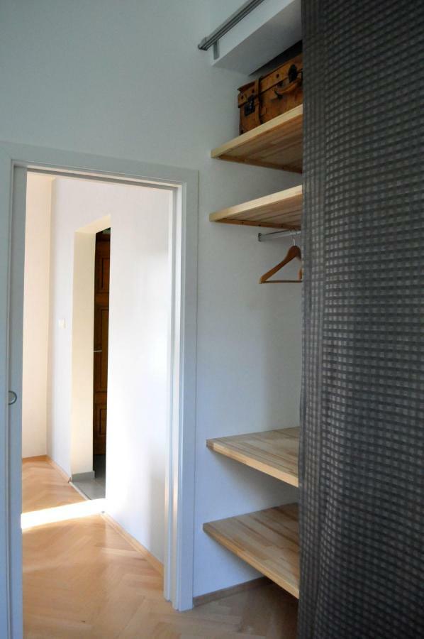 Central-Modern-Apartment Praga Esterno foto
